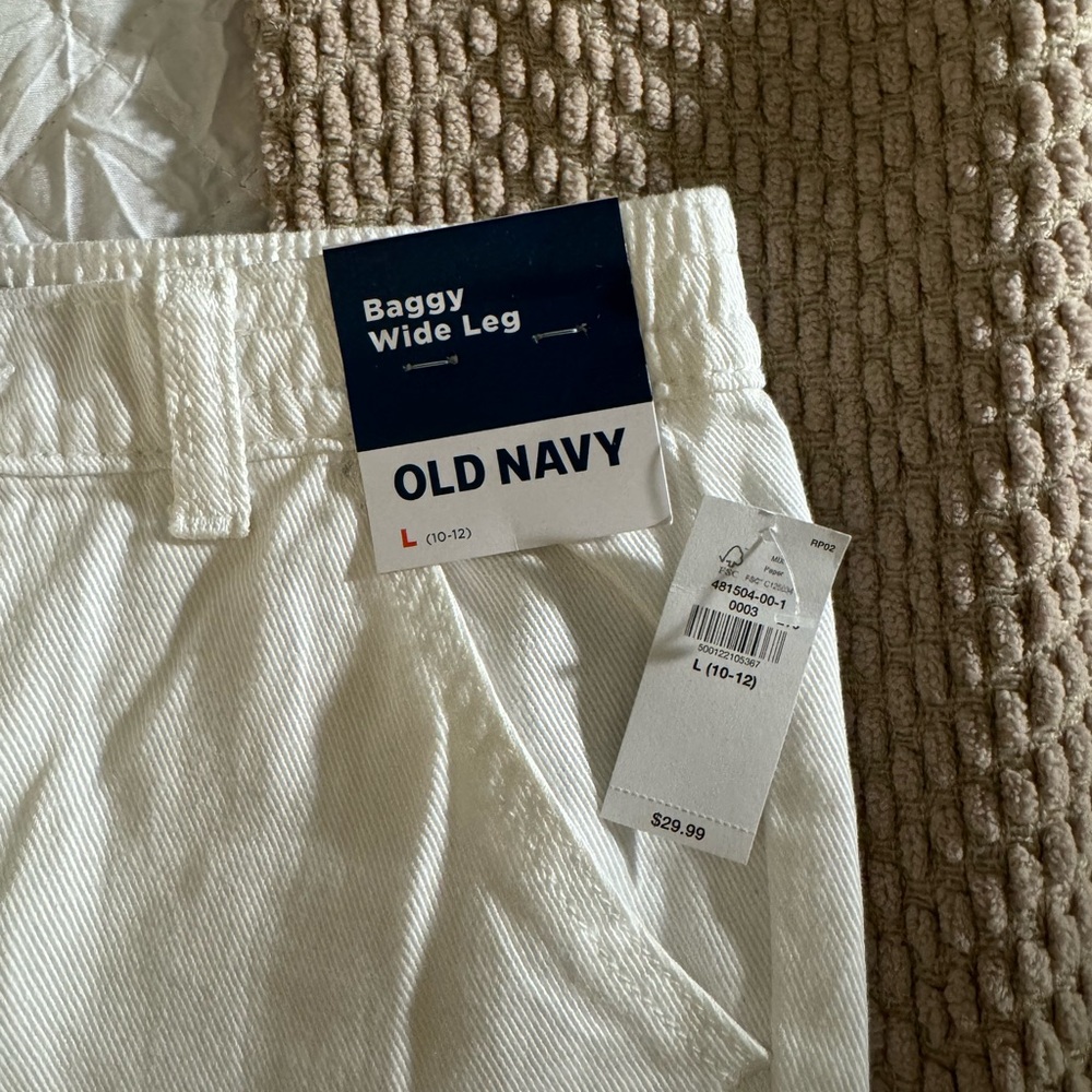 OLD NAVY children’s white linen cargo pants. Size children’s LARGE (10-12)